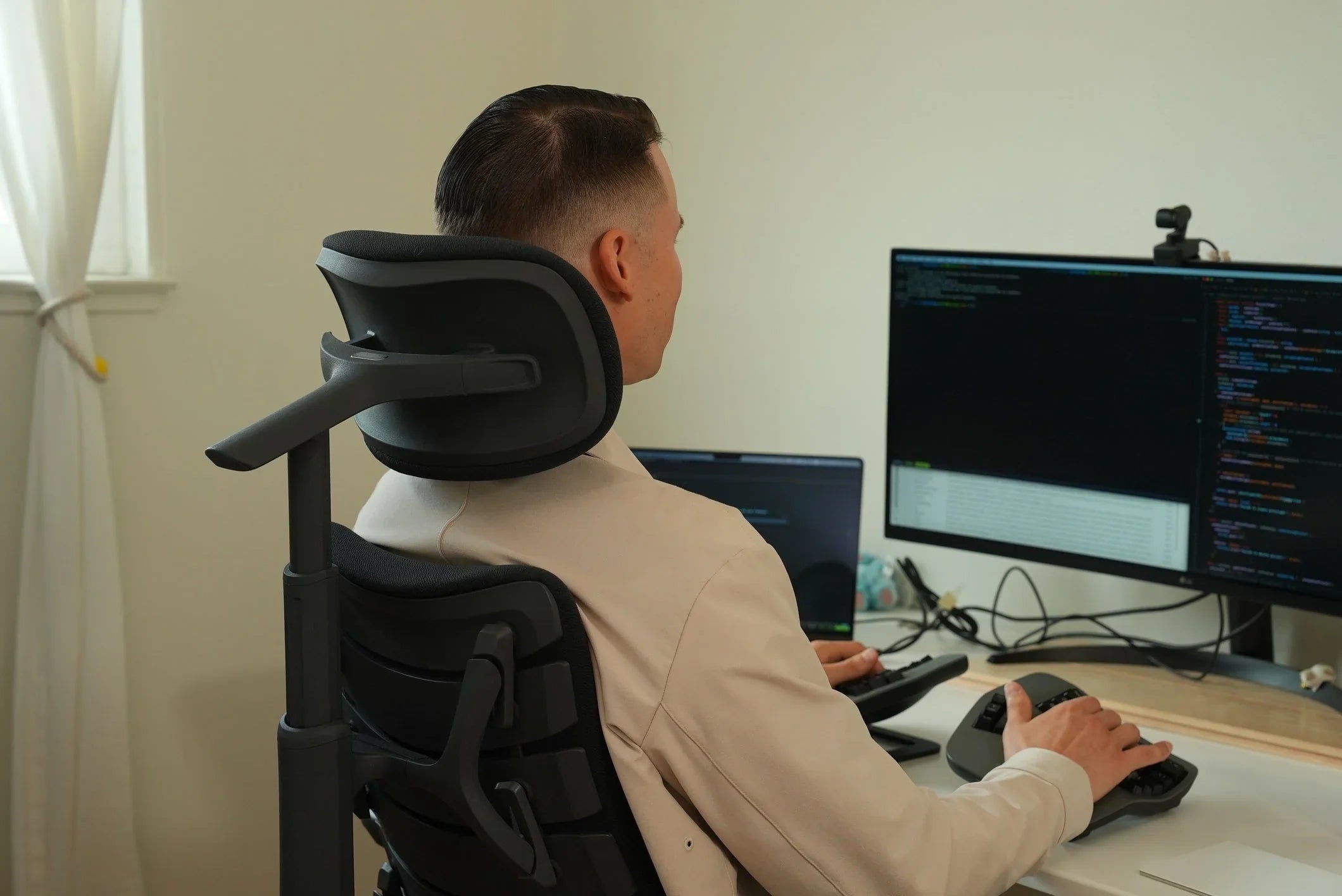 Come creare una postazione ergonomica per creator e video editor